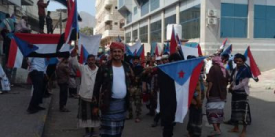 وقفة شعبية في العاصمة عدن رفضاً لوجود وزراء حكومة الاحتلال اليمني