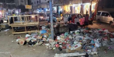 تكدّس أكوام القمامة في الشيخ عثمان يثير غضب الأهالي