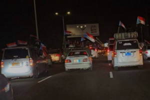 حشود غفيرة تتجه إلى بوابة معاشيق رفضا لتواجد وزراء الاحتلال اليمني