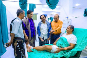 هرهرة يتفقد جرحى ومصابي تظاهرة معاشيق ويؤكد على حق التظاهر السلمي ويستنكر قمع المتظاهرين