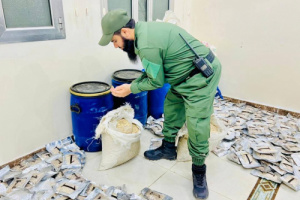 المقدم مياس الجعدني يشيد بجهود الحملة الأمنية المشتركة في رأس العارة بعد ضبط مليون قرص كبتاجون