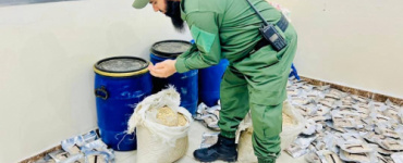 المقدم مياس الجعدني يشيد بجهود الحملة الأمنية المشتركة في رأس العارة بعد ضبط مليون قرص كبتاجون