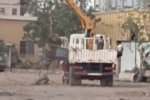 مؤسسة مياه عدن تواصل صيانة مضخة عمر المختار