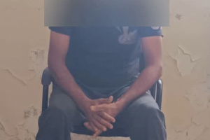 أمن العاصمة عدن يضبط متهماً بسرقة عمارتين بساحل أبين