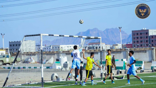 الأمن الوطني بعدن يتأهل إلى ربع نهائي بطولة الأمن الوطني الرمضانية لكرة القدم بعد مواجهة مثيرة أمام طوارئ أبين الأمن الوطني بعدن يتأهل إلى ربع نهائي بطولة الأمن الوطني الرمضانية لكرة القدم بعد مواجهة مثيرة أمام طوارئ أبين