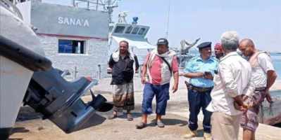 خفر سواحل شبوة تتسلم زورقًا حديثًا لتعزيز الأمن البحري 