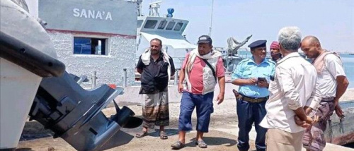 خفر سواحل شبوة تتسلم زورقًا حديثًا لتعزيز الأمن البحري 