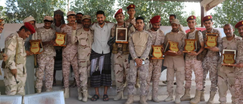 تكريم قائد كتبة الموت باللواء الخامس وعدداً من أفراد الكتيبة