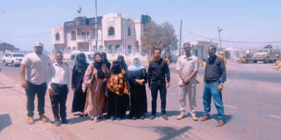 كوادر خارجية الانتقالي بوقفة احتجاجية على إغلاق مقر المجلس