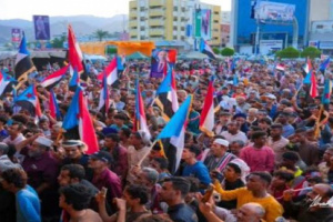 أسرة جنوبية تتكفل بأكثر من 3 آلاف وجبة إفطار للقادمين إلى مليونية «الثبات والقرار» بعدن