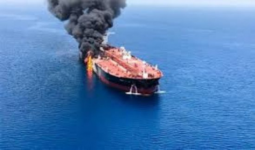 صواريخ إيرانية تستهدف ناقلة نفط قبالة سواحل عُمان صواريخ إيرانية تستهدف ناقلة نفط قبالة سواحل عُمان