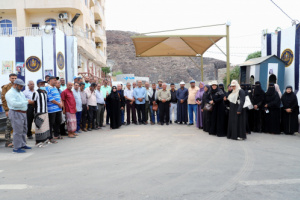 لليوم التاسع على التوالي .. الأمانة العامة تواصل وقفتها الاحتجاجية رفضاً لإغلاق مقرها بالعاصمة عدن