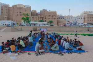 بحضور انتقالي شبام.. أهالي المديرية يقيمون مائدة إفطار رمضاني تخليدًا لتضحيات الأبطال