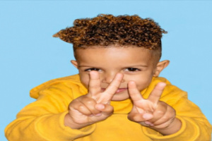 حادث مأساوي ينهي حياة طفل أثناء مرور موكب عسكري في مديرية كريتر