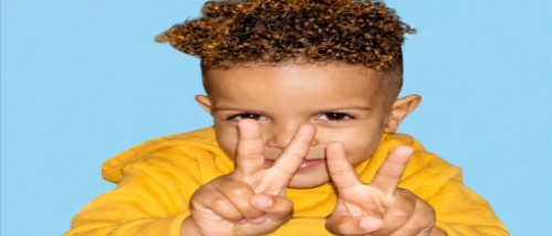 حادث مأساوي ينهي حياة طفل أثناء مرور موكب عسكري في مديرية كريتر