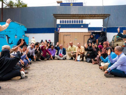 إستمرار إغلاق مقرات الانتقالي في عدن .. رسائل سياسية وتداعيات مفتوحة