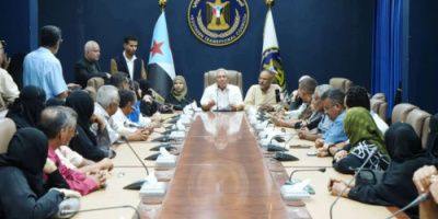 كادر الأمانة العامة يكسر قرار منع دخول مقر عملهم .. مؤكدين أن منع عمل المجلس الانتقالي لا يخدم سوى الجماعات الإرهابية