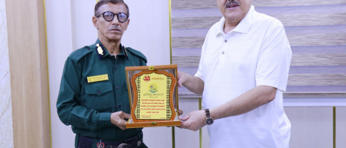 اتحاد الشرطة الرياضي يكرم مدير أمن عدن بدرع الوفاء