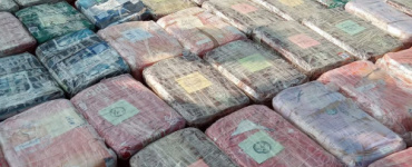 الحملة الأمنية لقوات العمالقة تضبط قارباً يحمل 623 كيلو من المخدرات قبالة ساحل رأس العارة