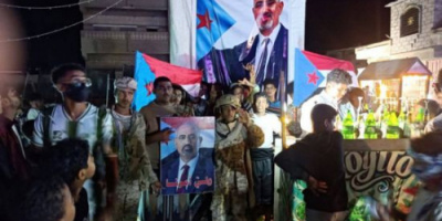 رد شعبي مباشر على تهديدات الخنبشي.. رفع صور الرئيس الزُبيدي وأعلام الجنوب في سيئون