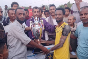 برعاية الرئيس الزُبيدي.. اختتام بطولة الشهيد عبداللطيف السيد ورفاقه الرمضانية بأبين والتلال يتوج بطلاً للبطولة.  ​