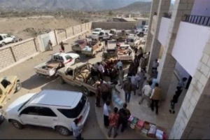 مديرية جحاف تسيّر قافلة غذائية دعماً للمقاتلين في جبهات الضالع