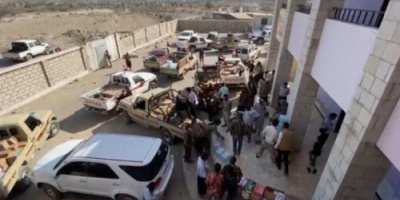 مديرية جحاف تسيّر قافلة غذائية دعماً للمقاتلين في جبهات الضالع