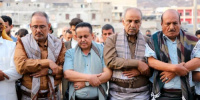 القائم بأعمال رئيس الجمعية الوطنية يشارك جموع المواطنين أداء صلاة عيد الفطر في العاصمة عدن