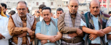 القائم بأعمال رئيس الجمعية الوطنية يشارك جموع المواطنين أداء صلاة عيد الفطر في العاصمة عدن