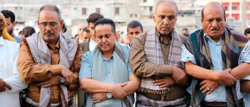 القائم بأعمال رئيس الجمعية الوطنية يشارك جموع المواطنين أداء صلاة عيد الفطر في العاصمة عدن