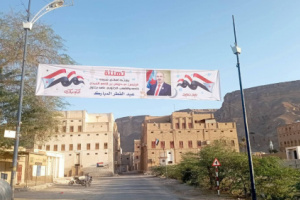مدينة سيئون تتزين بصور الرئيس القائد عيدروس الزُبيدي احتفاءً بعيد الفطر المبارك