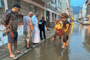 مبجر وبن جرادي يطّلعان على مواقع تصريف مياه الامطار وازالة الاضرار عقب الامطار التي شهدتها المديرية