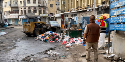 مدير عام صيرة يطلع على سير أعمال رفع مخلفات الأمطار في المديرية