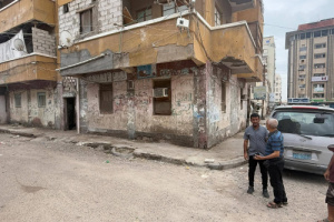 الجاوي يوجه بسرعة إزالة أحد الاسقف المتهالكة في عمارة بالمعلا