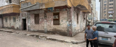 الجاوي يوجه بسرعة إزالة أحد الاسقف المتهالكة في عمارة بالمعلا