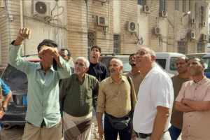 الجاوي يتفقد موقع البلكونات المنهاره ويوجه بعمل الإزالة الفورية