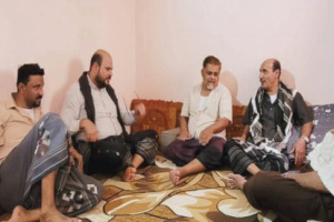 تنفيذية انتقالي حضرموت تعايد عدداً من أسر شهداء الجنوب بمدينة المكلا 