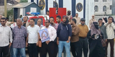 كادر الأمانة العامة يواصل وقفته الاحتجاجية لكسر الوصاية السعودية المفروضة على شعب الجنوب