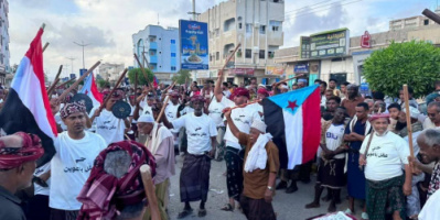 حضرموت.. أعلام الجنوب وصور الزُبيدي تزين فعاليات المطلع السنوي بحي عقل في باعوين بالشحر