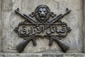 قبائل الأزارق تصدر بياناً وتحمل السعودية مسؤولية سلامة العميد محسن عبيد وتحذر من &ldquo;خديعة الحوار