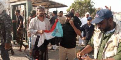 القوات المدعومة سعوديًا تقمع المتظاهرين السلميين في المكلا