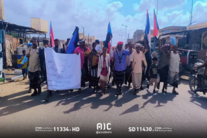 مسيرة حاشدة في أحور تضامناً مع حضرموت ومطالبة بمحاسبة المتورطين في أحداث المكلا