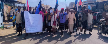 مسيرة حاشدة في أحور تضامناً مع حضرموت ومطالبة بمحاسبة المتورطين في أحداث المكلا