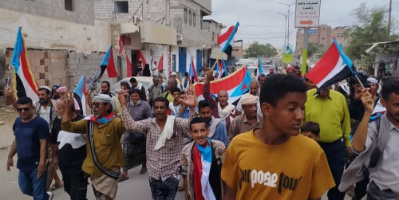خنفر تشهد مسيرة جماهيرية حاشدة تضامناً مع أبناء حضرموت