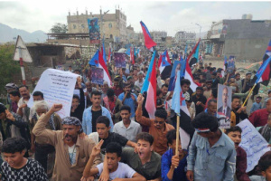 مسيرة جماهيرية في حالمين تندد بأحداث المكلا وتؤكد التضامن مع أبناء حضرموت