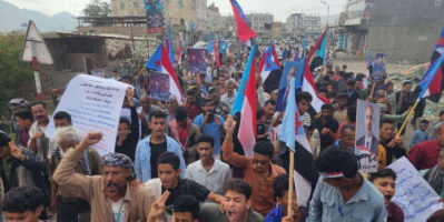 مسيرة جماهيرية في حالمين تندد بأحداث المكلا وتؤكد التضامن مع أبناء حضرموت