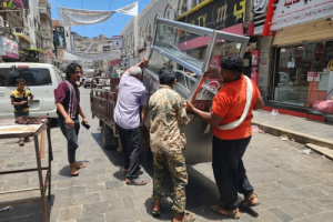 حملة ميدانية متواصلة لتنظيم حركة السير والأسواق بمديرية صيرة بعدن