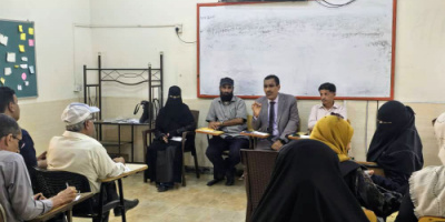 اجتماع عمادة كلية اللغات والترجمة بجامعة عدن مع أعضاء الهيئة التدريسية لمناقشة الإجراءات النهائية للتقديم لنيل الاعتماد الأكاديمي