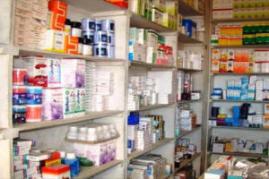 سكان عدن يطالبون بتدخل رقابي عاجل لضبط أسعار الأدوية المتصاعدة