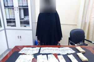 شرطة كريتر تضبط عاملة منزلية متورطة بسرقة مبالغ مالية كبيرة وتستعيد المسروقات